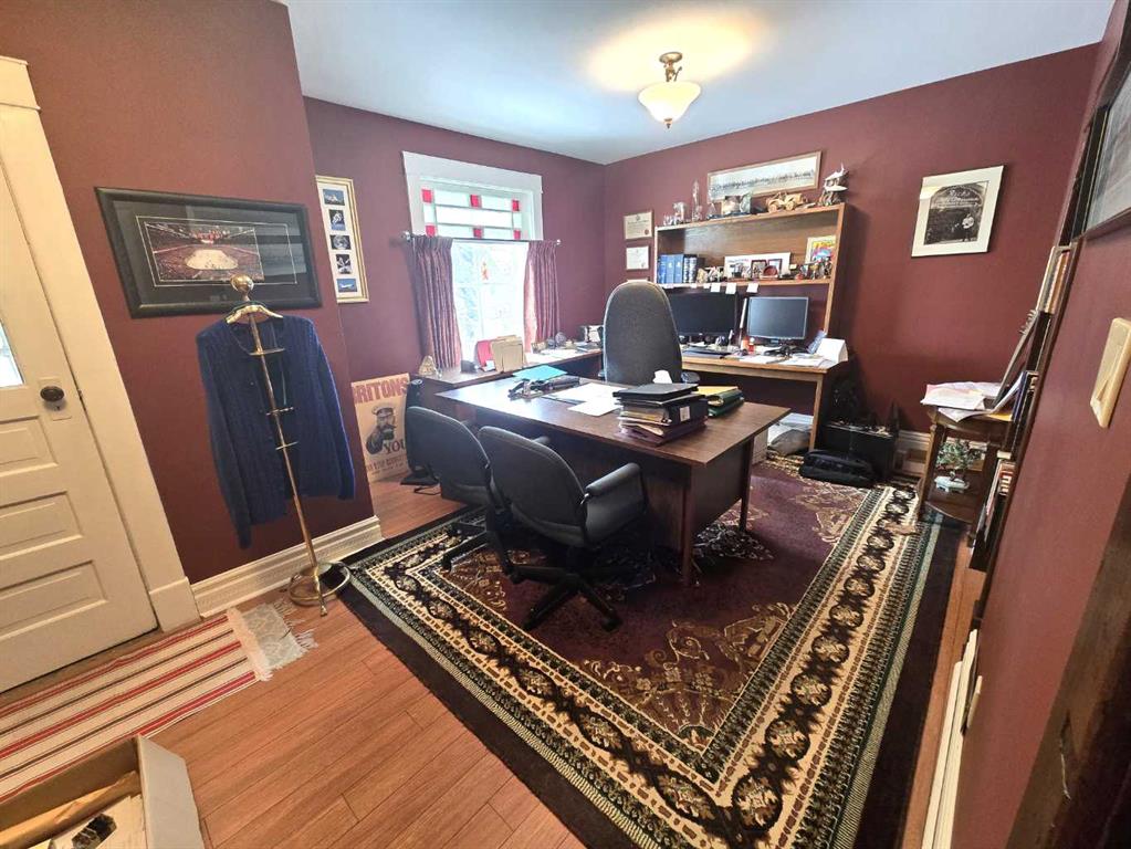 4641 49 Street Property Photo 15