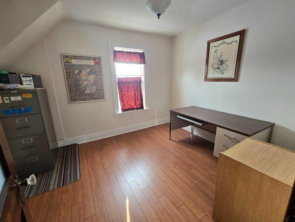 4641 49 Street Property Photo 16