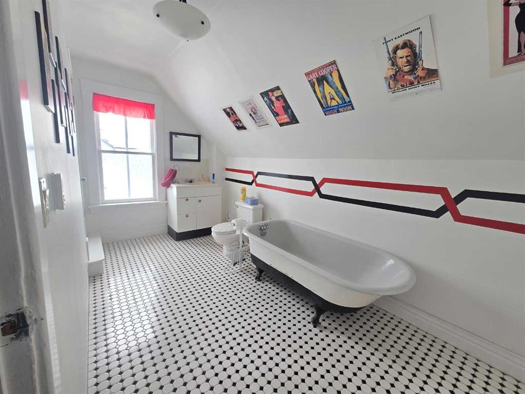 4641 49 Street Property Photo 18
