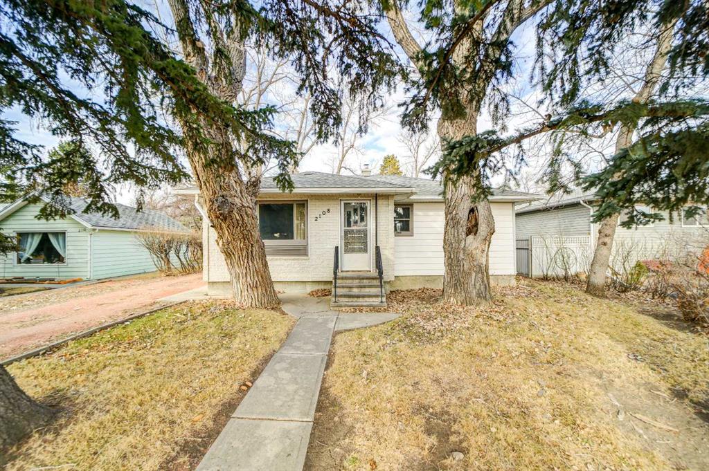2108 20 Street Property Photo 1