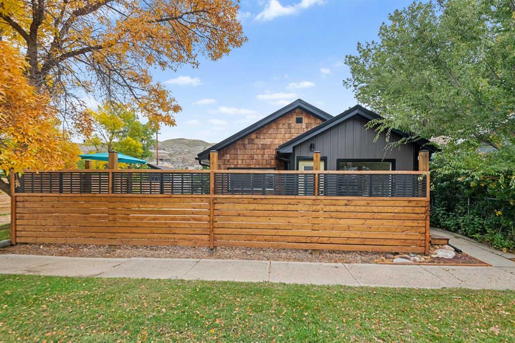 206 2 Avenue Property Photo