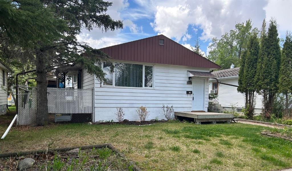 5214 45 Street Property Photo