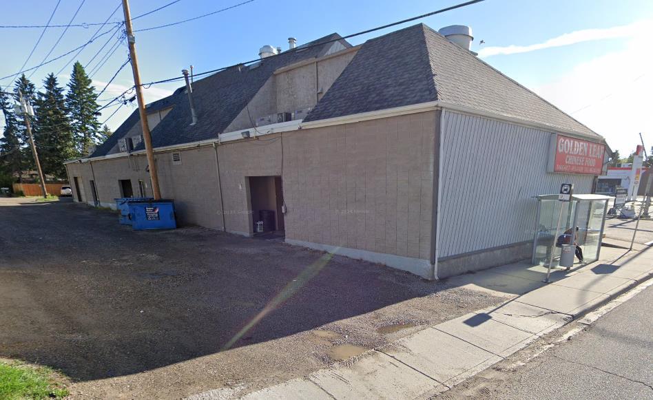 4655 37 Street Property Photo 2