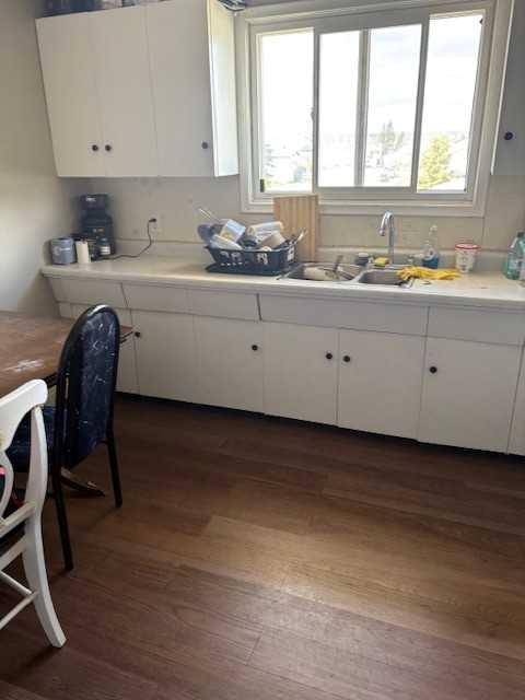 4740 54 1-5 Property Photo 6