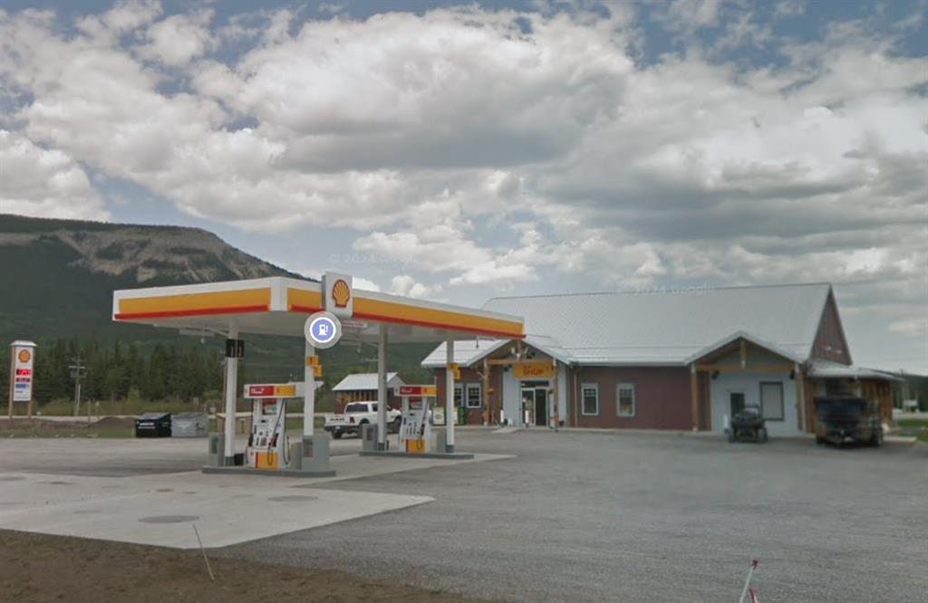 123 Shell Gas & Liquor Street Property Photo 1