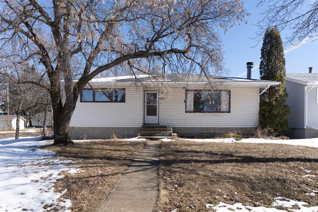 5037 53 Street Property Photo