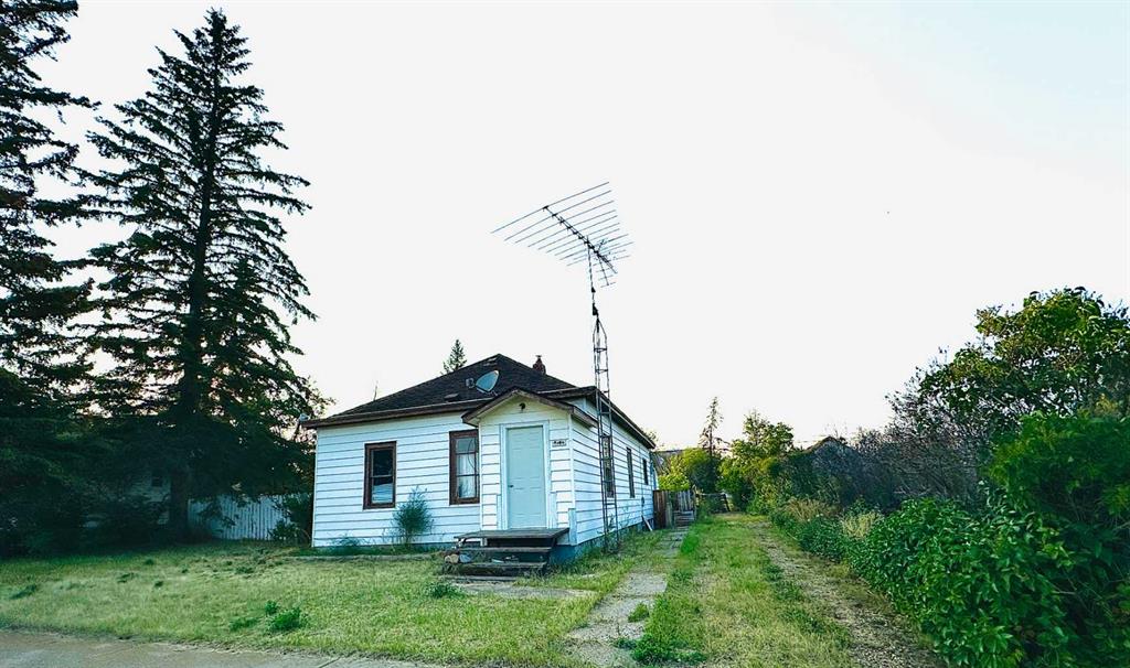 4916 48 Street Property Photo