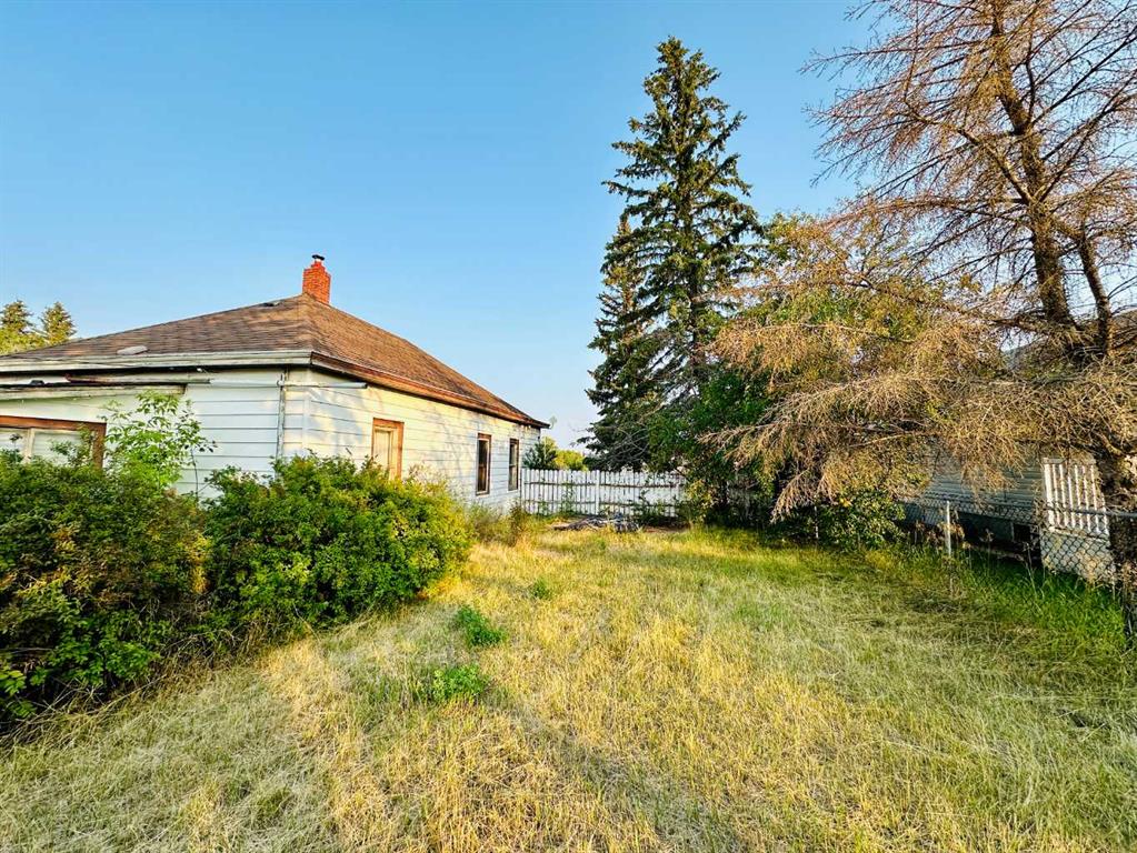 4916 48 Street Property Photo 1