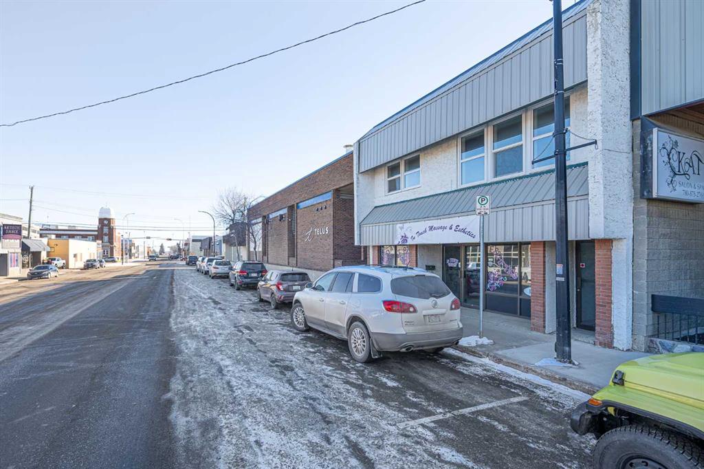 5017 50 Street Property Photo 3