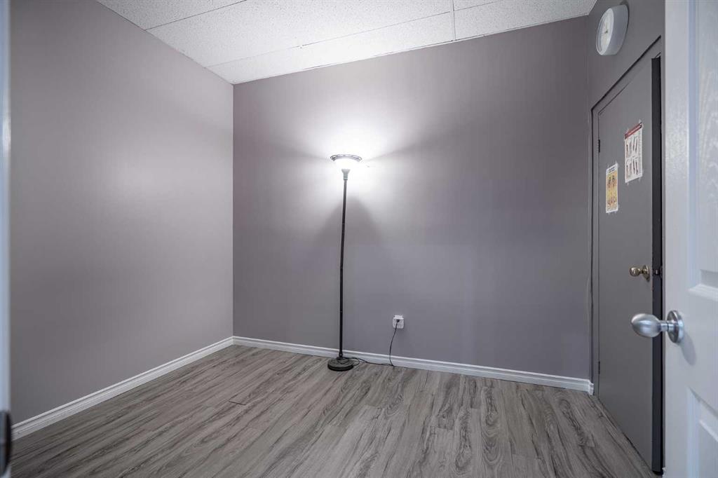 5017 50 Street Property Photo 19