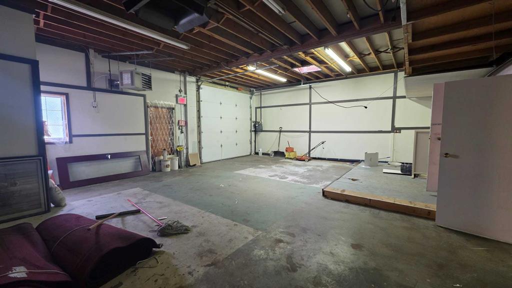 2008 36 Street Property Photo 5