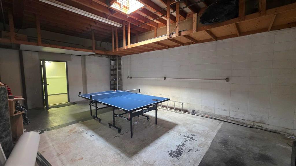2008 36 Street Property Photo 6
