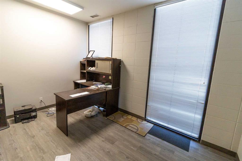 3677 19 Street Property Photo 7