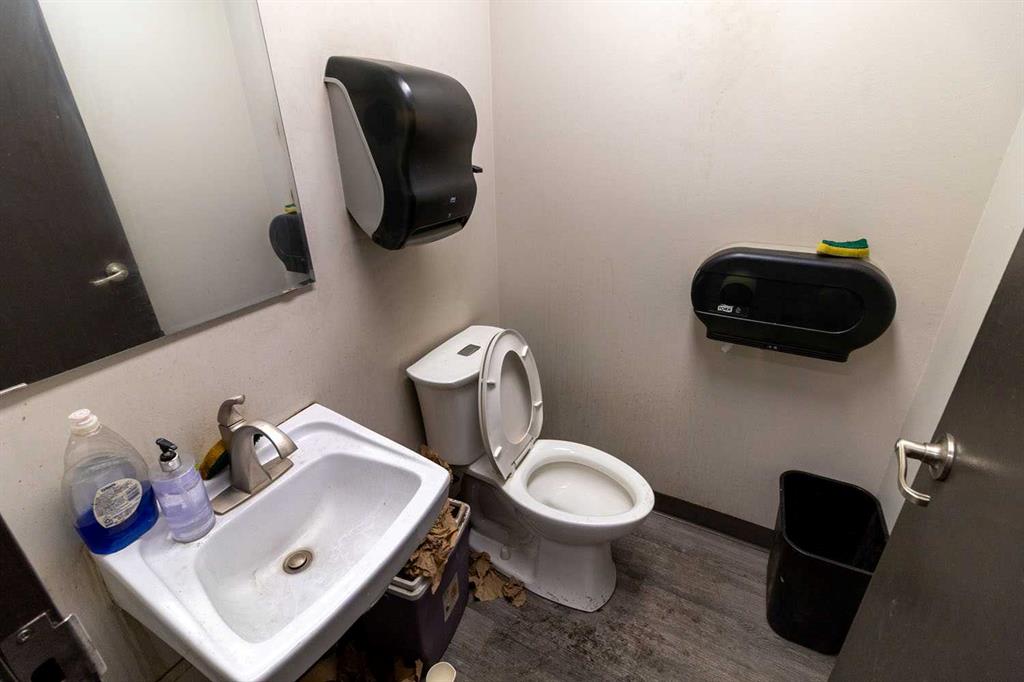 3677 19 Street Property Photo 9