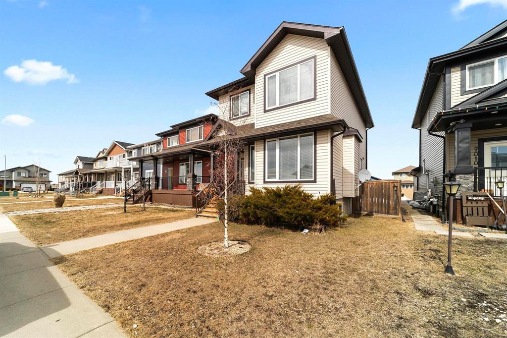 7012 49a Avenue Property Photo
