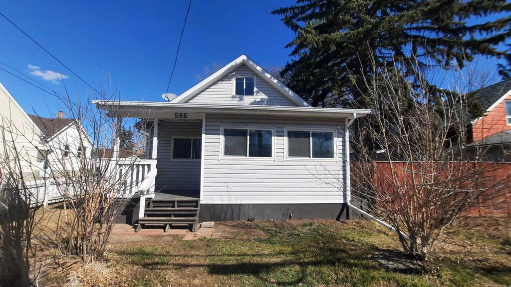 586 2 Avenue Property Photo