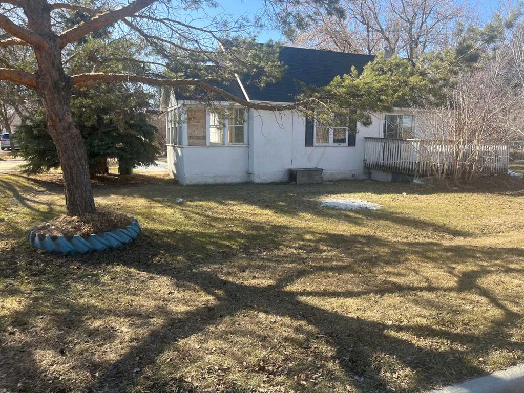 5402 50 Street Property Photo