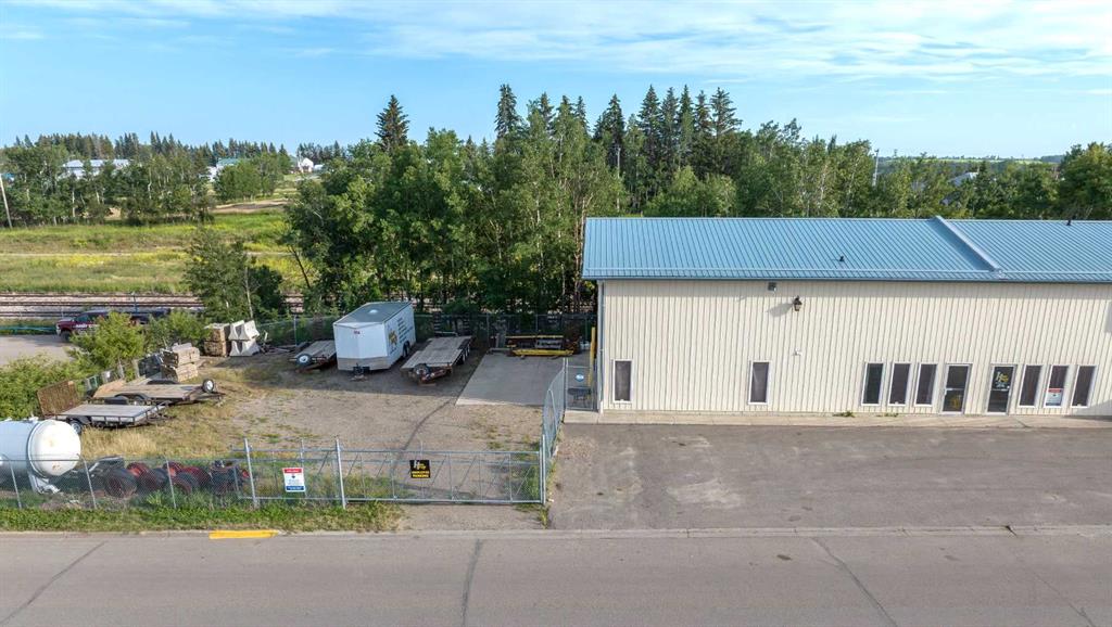4907 50 Avenue Property Photo 2