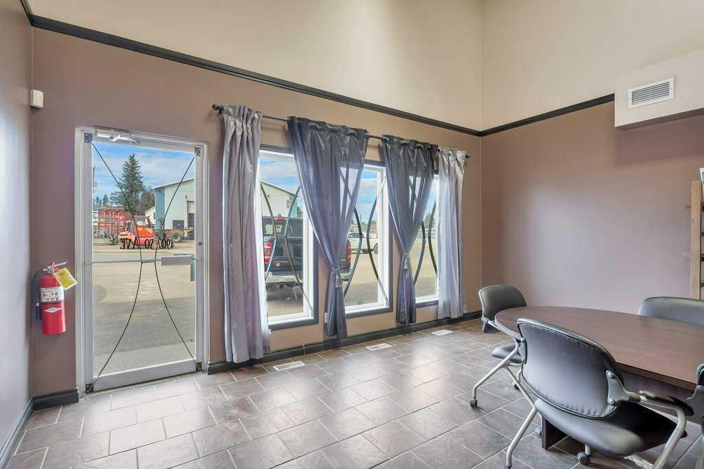 4907 50 Avenue Property Photo 3