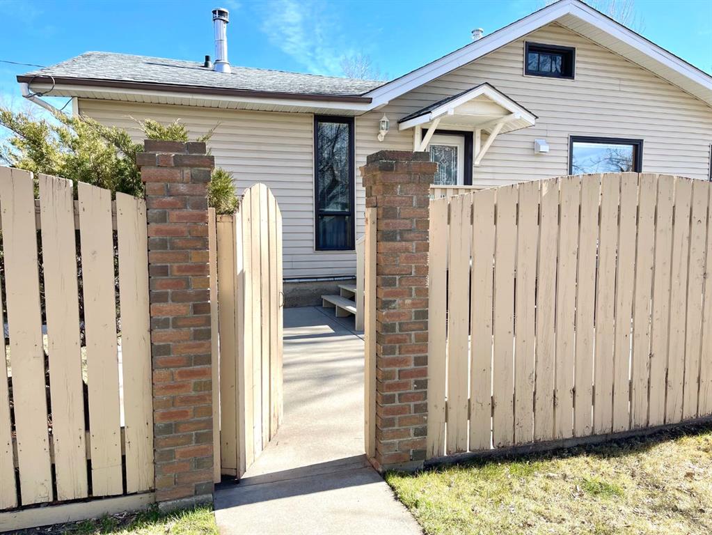 326 3 Street Property Photo