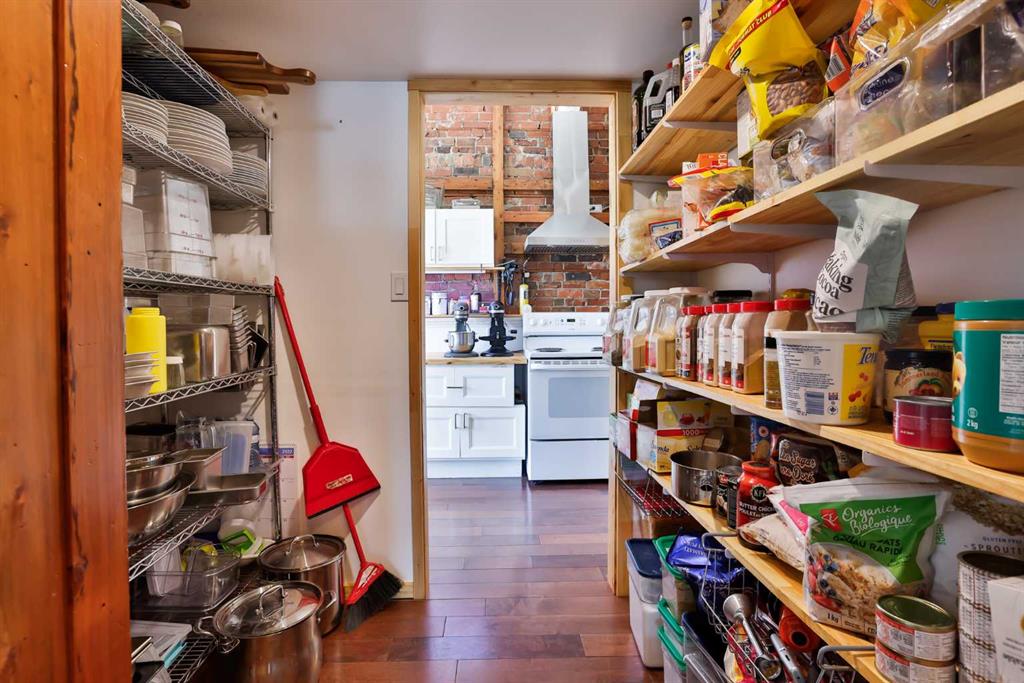 320 Railway Avenue Property Photo 7