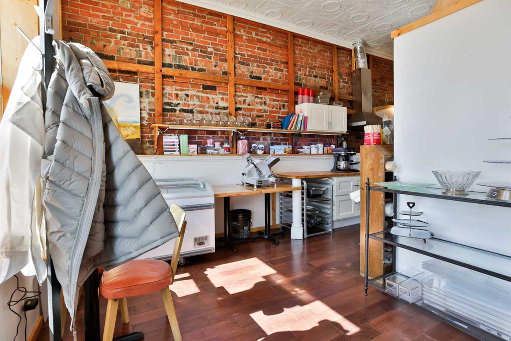 320 Railway Avenue Property Photo 19