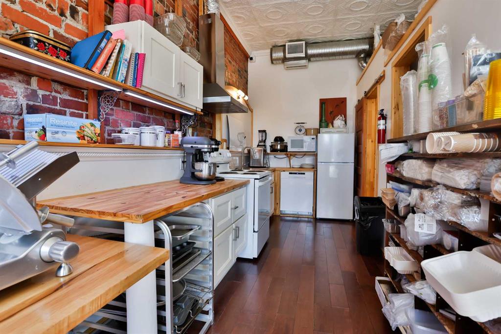 320 Railway Avenue Property Photo 21
