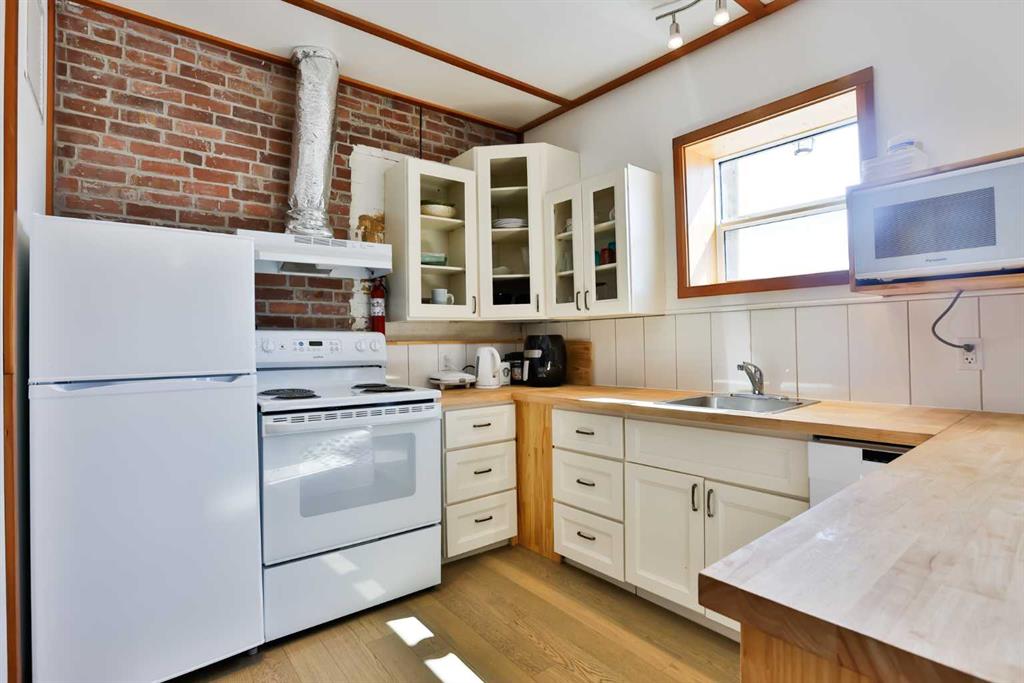 320 Railway Avenue Property Photo 26