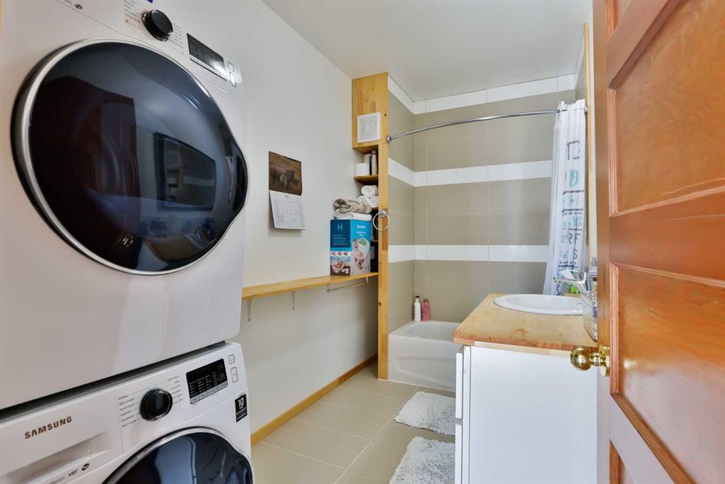 320 Railway Avenue Property Photo 28