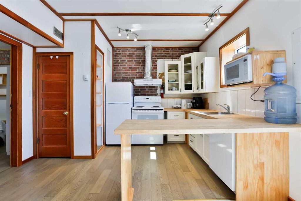 320 Railway Avenue Property Photo 32