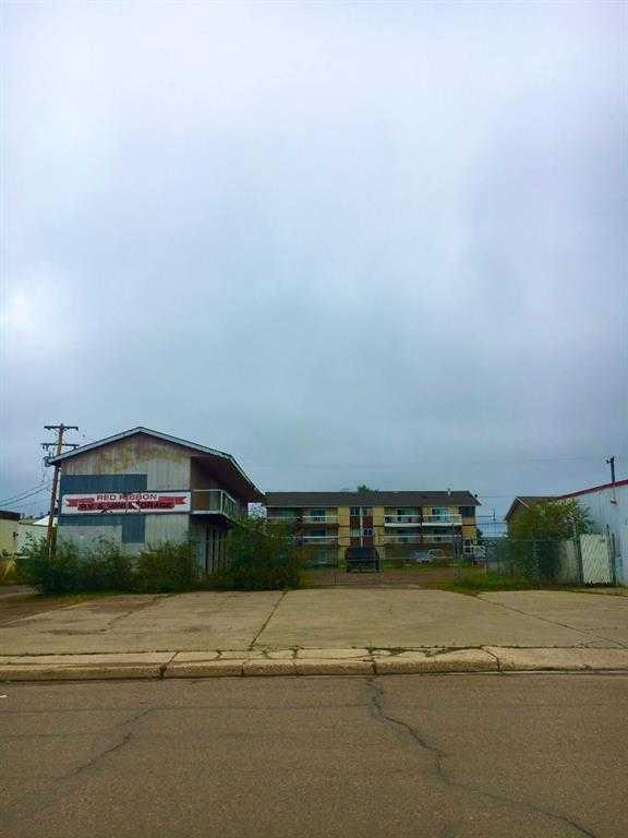10005 99 Street Property Photo 2
