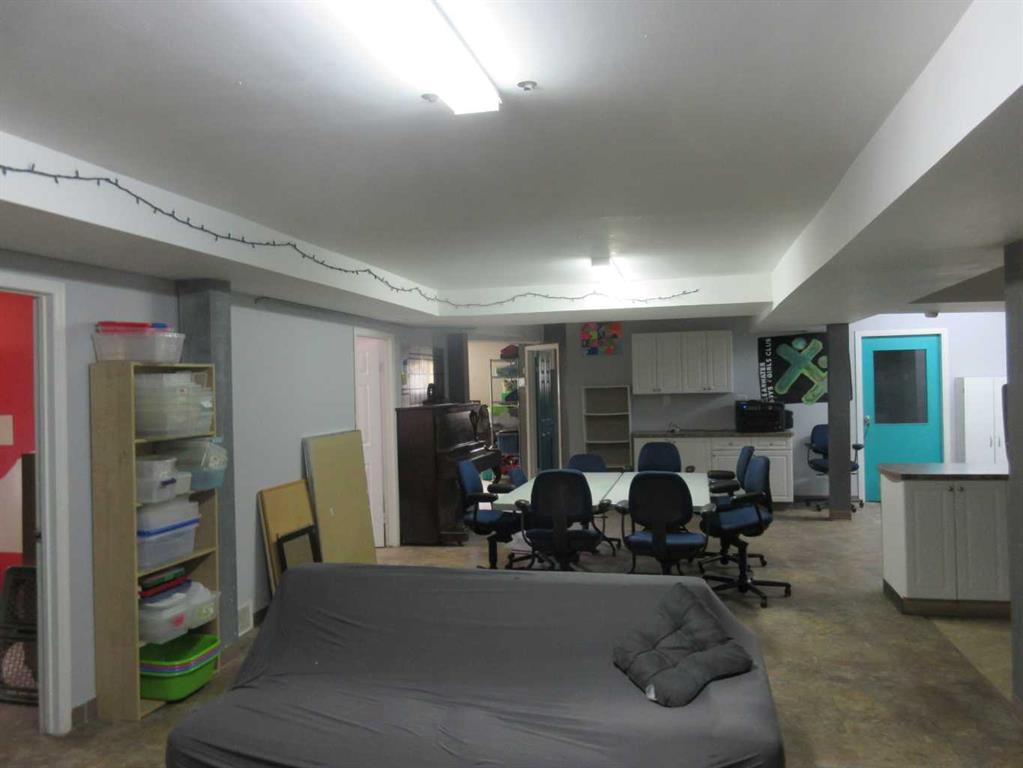 4928 49 Street Property Photo 11