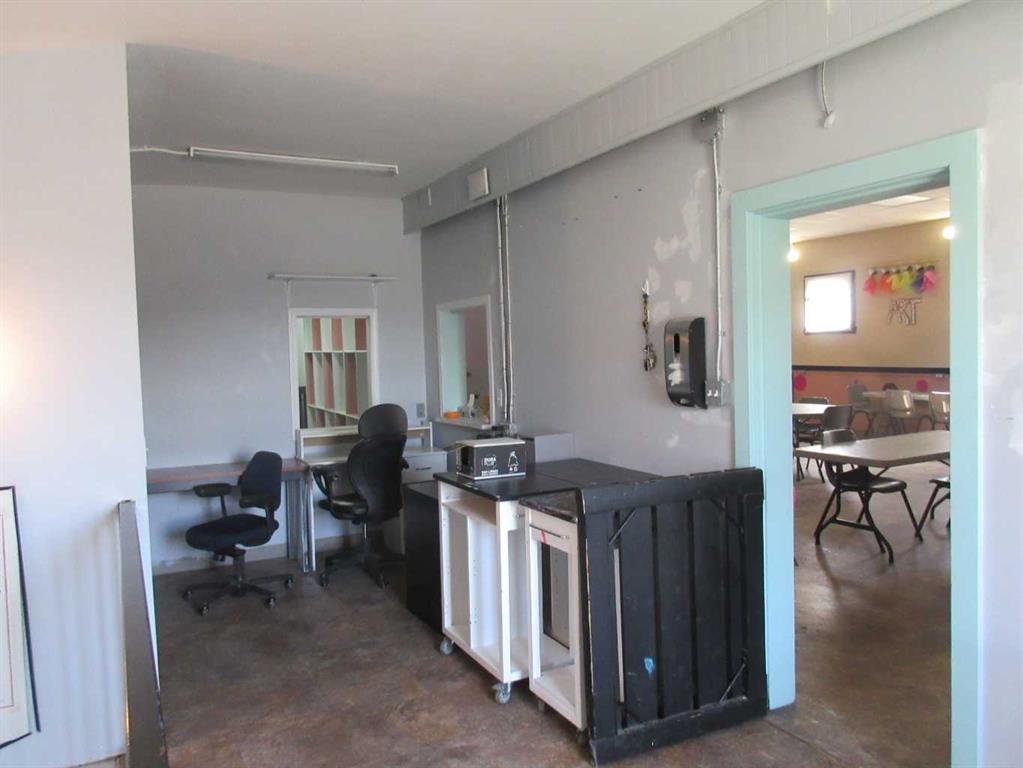 4928 49 Street Property Photo 15