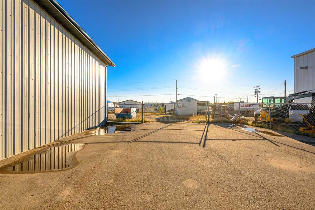 12715 101 Street Property Photo 4