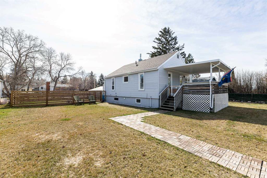 4007 46 Street Property Photo