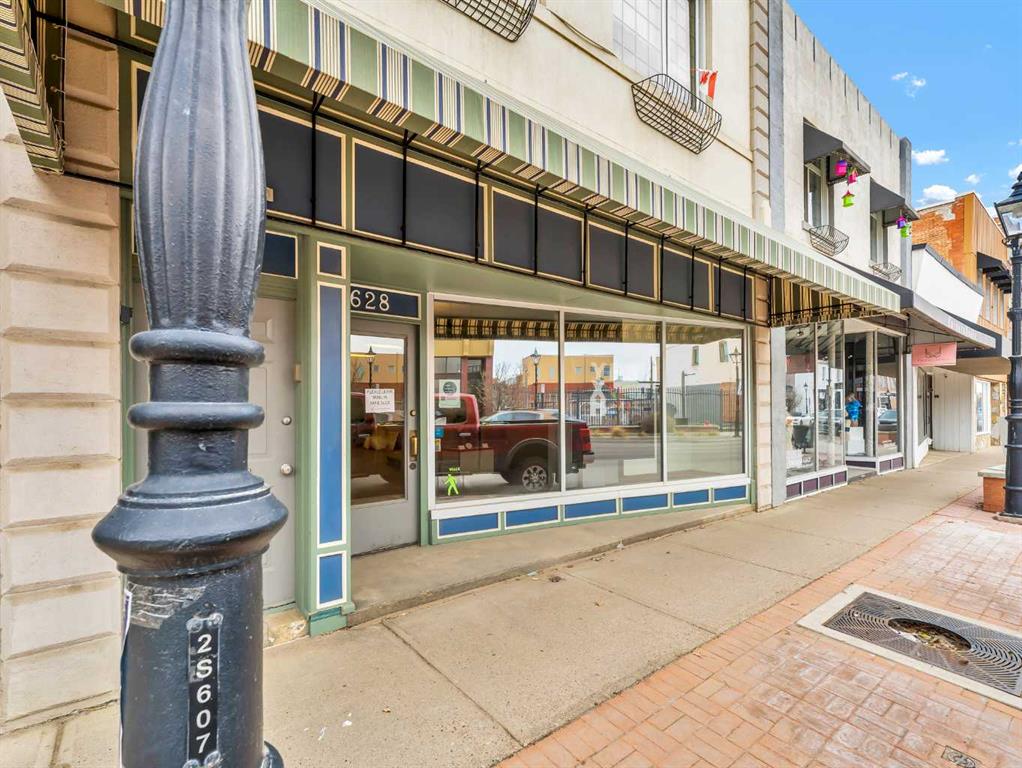 628 2 Street Property Photo 1