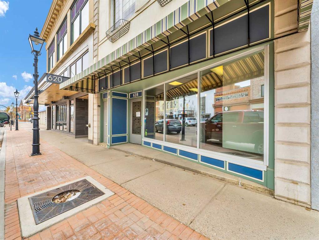 628 2 Street Property Photo 2