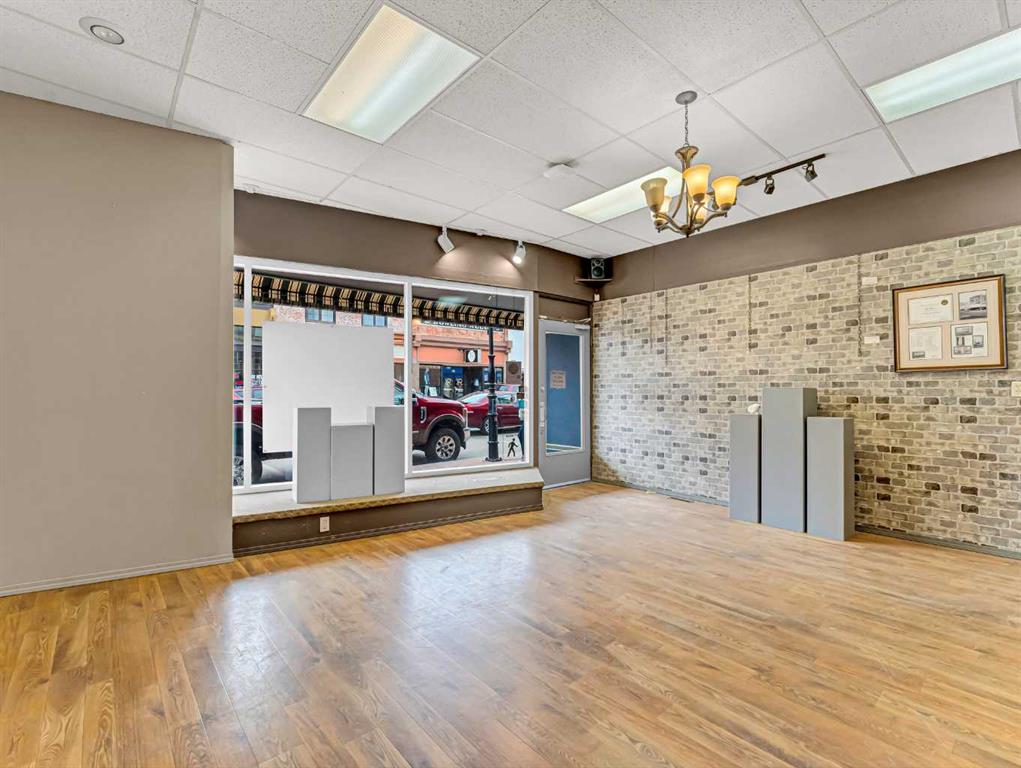 628 2 Street Property Photo 8
