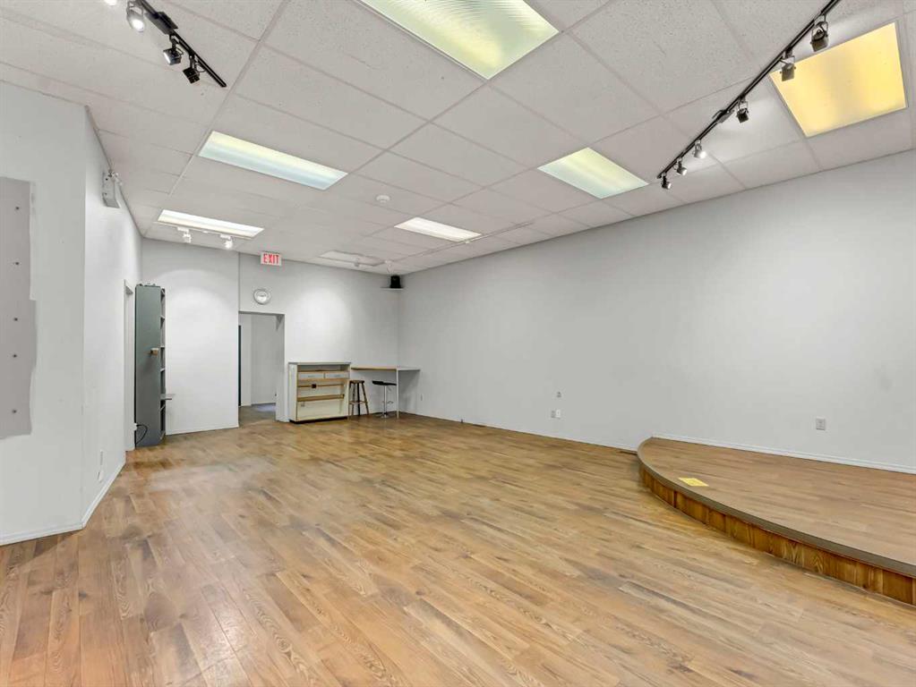 628 2 Street Property Photo 11