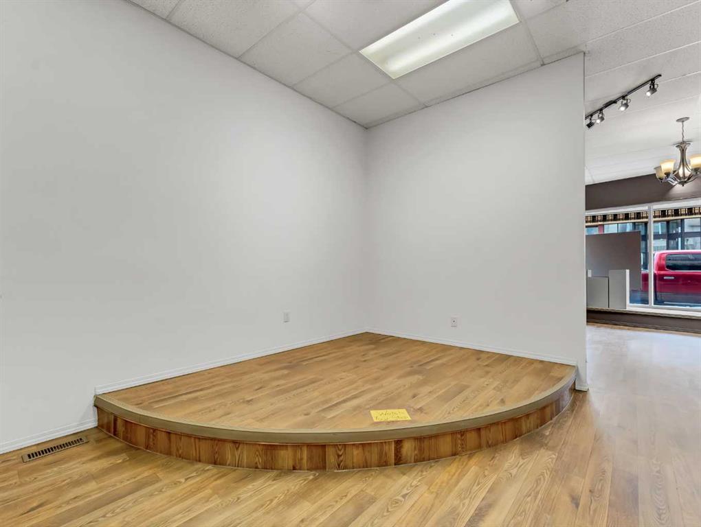 628 2 Street Property Photo 16