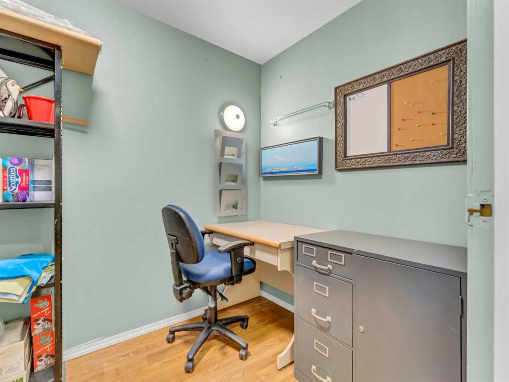 628 2 Street Property Photo 17