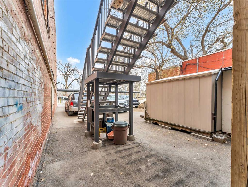 628 2 Street Property Photo 23