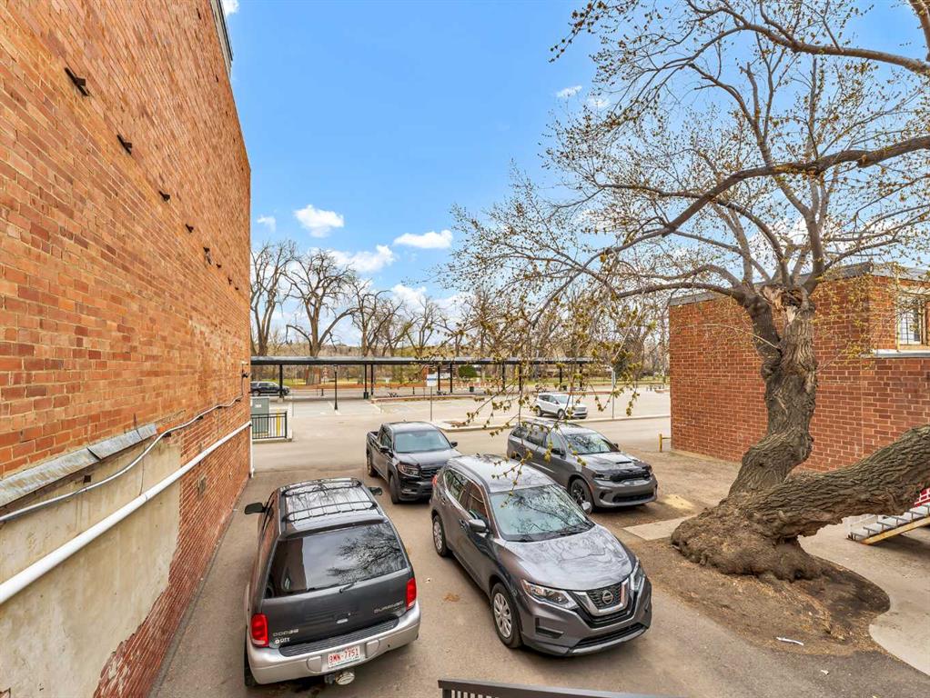 628 2 Street Property Photo 25