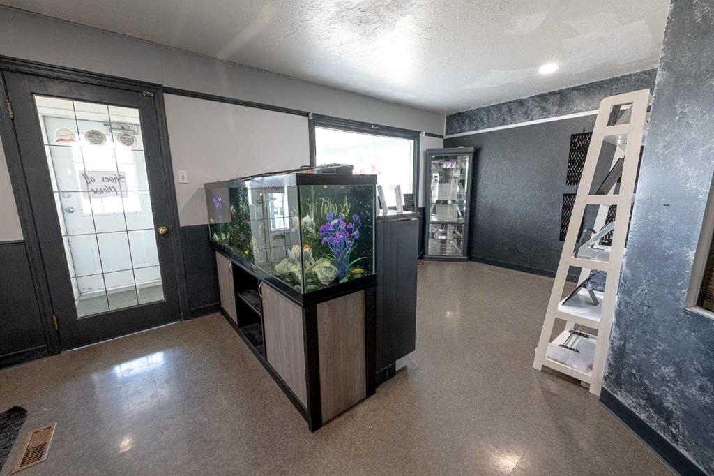 10215 102 Street Property Photo 4