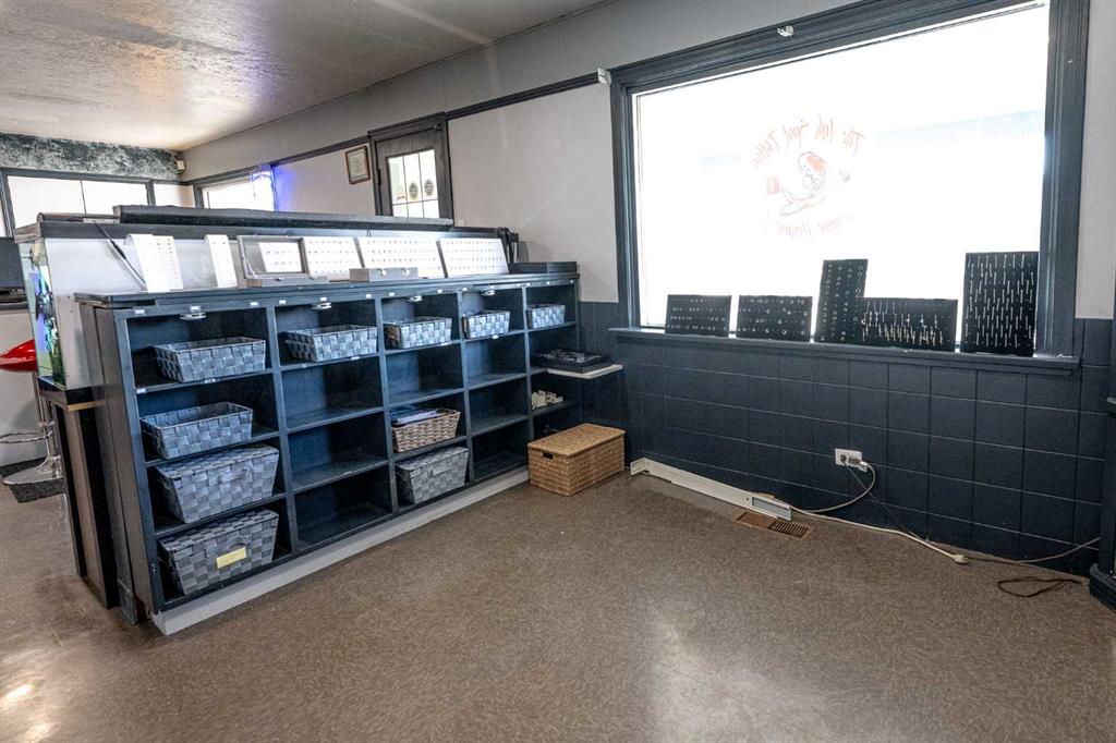 10215 102 Street Property Photo 6