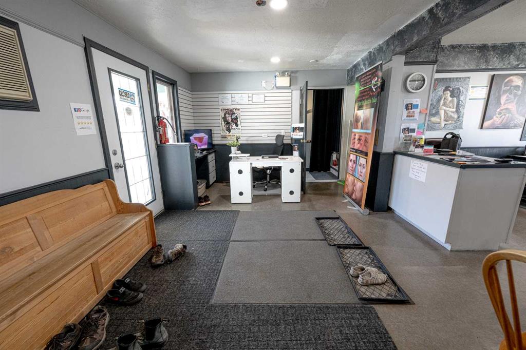 10215 102 Street Property Photo 10