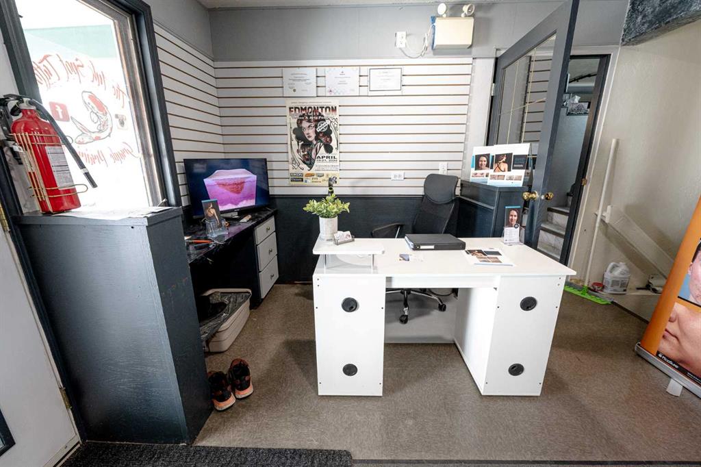 10215 102 Street Property Photo 12