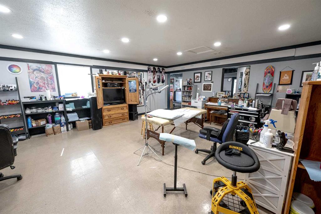 10215 102 Street Property Photo 18