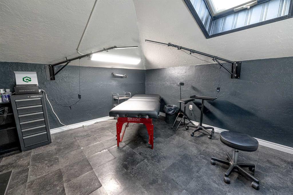 10215 102 Street Property Photo 27