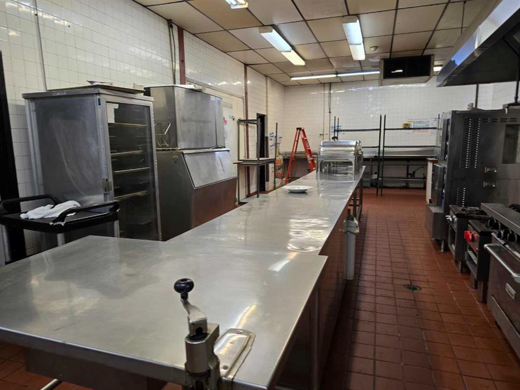 4206 Macleod Trail Property Photo 4